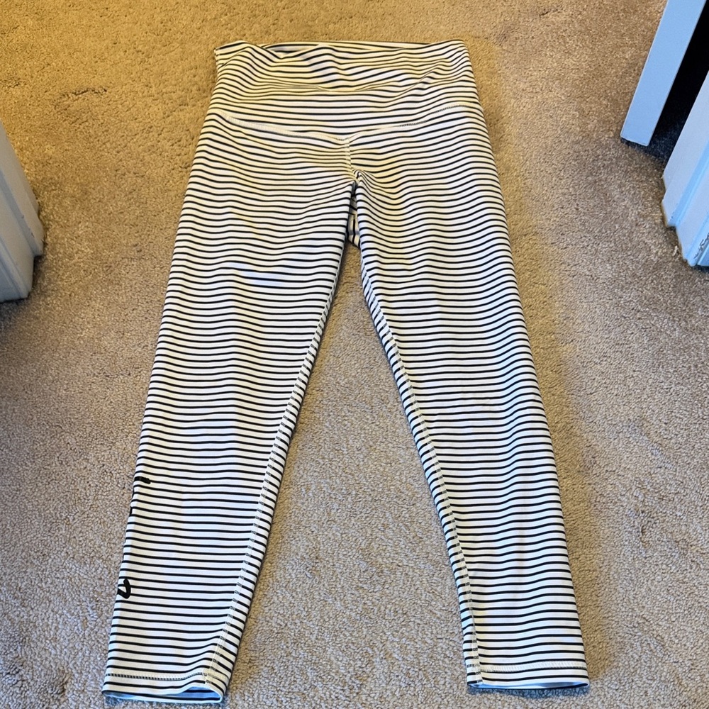 Size medium DYI barre3 cropped leggings